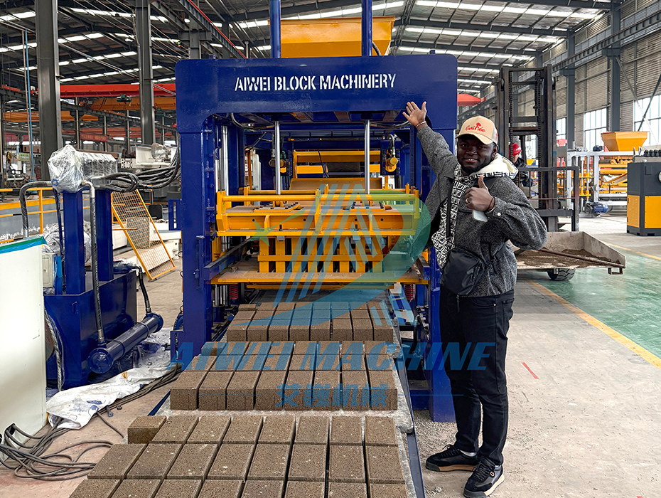 Guinea Customers Visit Our Factory, QT8-15 Brick Machine Test Run a Complete Success