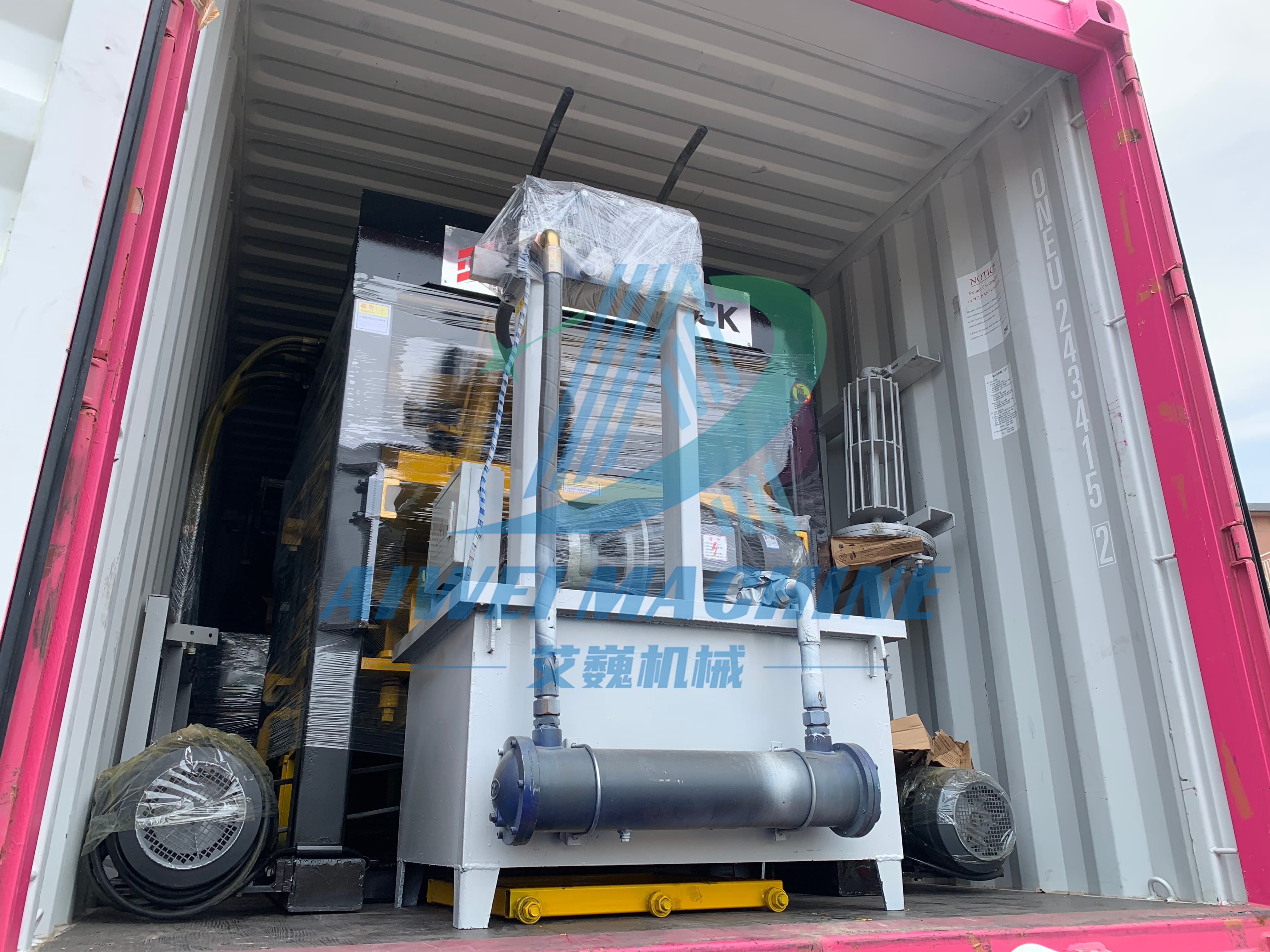 QT4-15 Block Making Machine is Shipping to South America